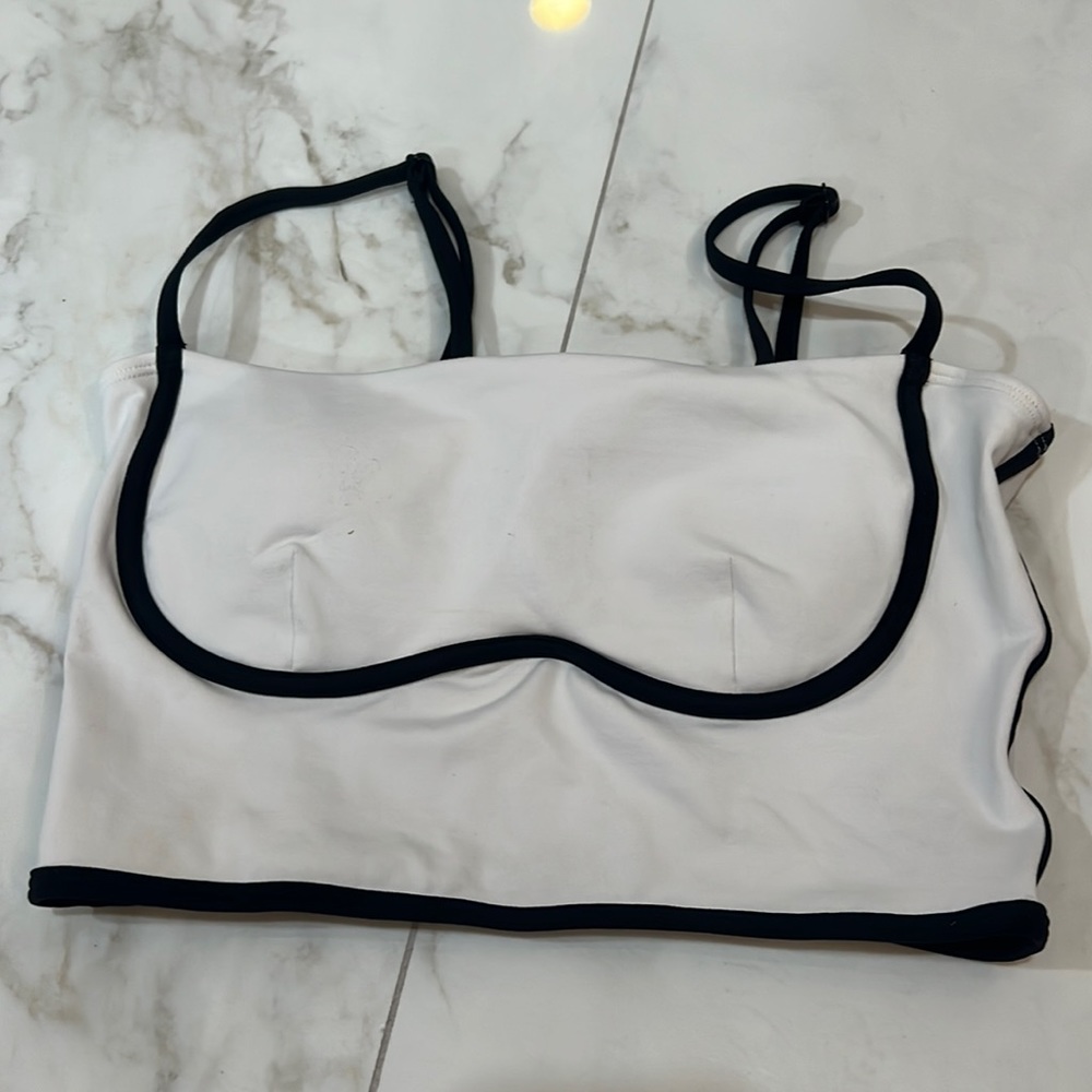 Alo sports bra size medium. Sold out online